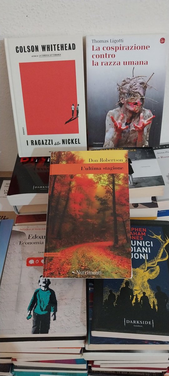 Io infatti resisto. #LeggereSempre #LUltimaStagione. #DonRobertson È ora, dopo tanto, per questo libro. Traduzione di @NManuppelli @Nutrimenti Il mondo reale può anche sfuggirci, ma il nostro mondo no. @_EMANUELE_D @lucalemax @alfredo_zivvo @annaritadenardo @renzo1527