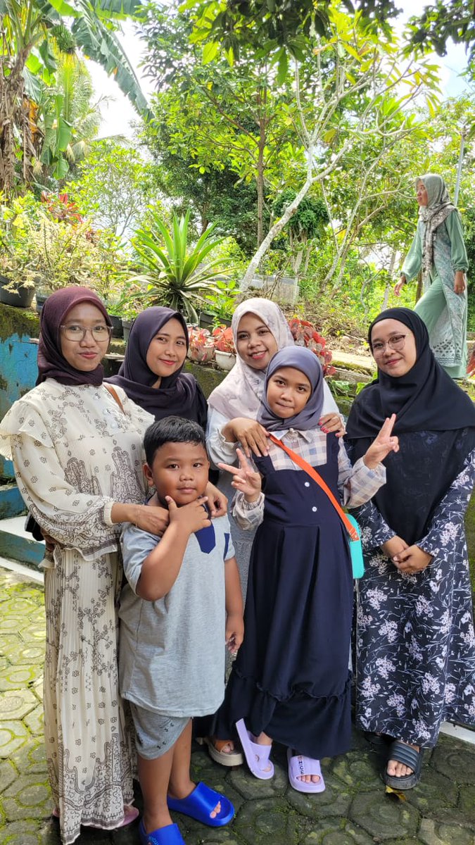 dwaprlia's tweet photo. Kaka dan sepupu https://t.co/z1HDASuRld