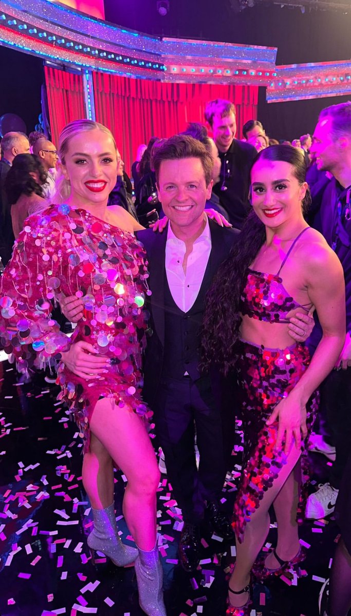 Dec with two dancers after the show 🫶🏼

#SaturdayNightTakeaway