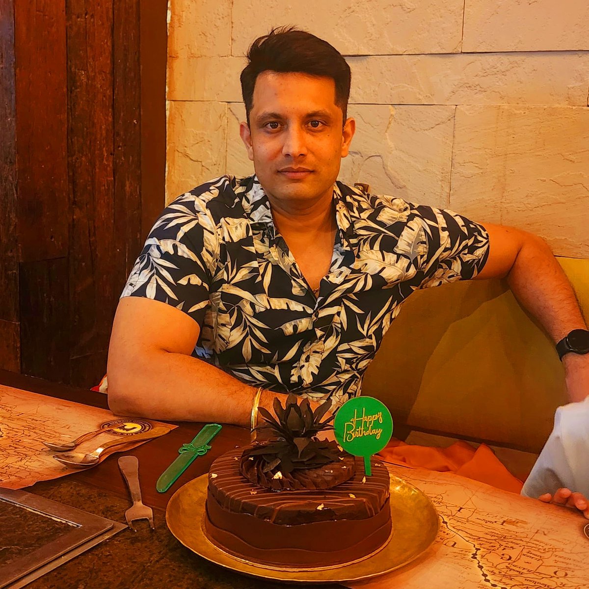 आजाओ दोस्तों cake 🎂 खा लो ! आपके भाई का Birthday 🥳 है आज और एक बात याद रखना फटे तो फटे नवाबी न घटे 🤣 😂 अगर सही प्लानिंग की है तो इन सब छोटी मोटी बातों से फर्क नहीं पड़ेगा, इतिहास गवाह है, ये वक़्त भी गुज़र जायेगा और #Crypto मार्किट वापिस सही हो जाएगी बस थोड़ा सबर रखना 🙏