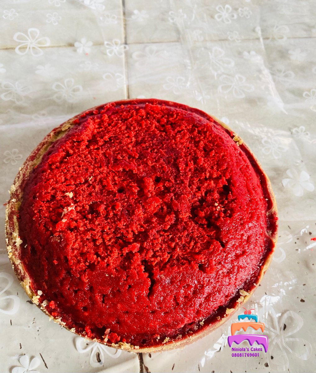 Made a naked 7” redvelvet cake today 🥰
See how moist it looks. 
.
Need a cake in ogunstate, mowe, ibafo etc, make me ur plug
