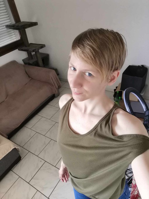 Mercredi c'est mon anniversaire :D j'ai d&eacute;ja re&ccedil;u des cadeaux de certains de vous mais si d'autres veulent<a href="/tag/advent"class="tags"><span>#advent</span></a><a href="/tag/adventcalendar"class="tags"><span>#adventcalendar</span></a><a href="/tag/christmas2023"class="tags"><span>#christmas2023</span></a>