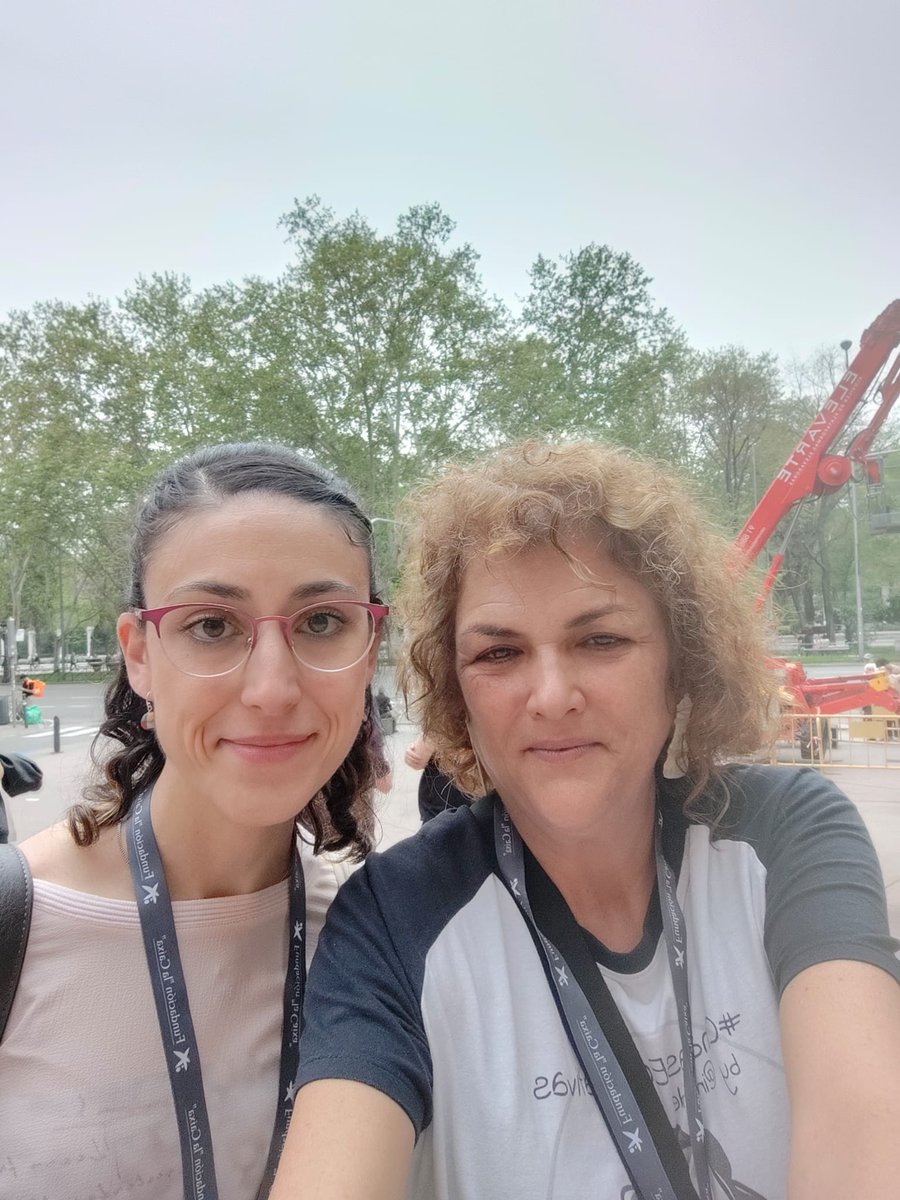 Otro año más con @MiriamMAjedrez en la #EduJornada.😊
Compartir momentos con ella es increíble y esencial, ya que, para mí, es una gran referente en muchos aspectos.
Sin ella no hubiera conocido al #claustrovirtual, así que le debo mucho.
¡Gracias por todo y gracias por tanto! 🥰