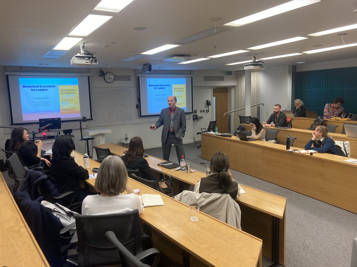 Thank you very much @MattSutter_MPI for giving a fabulous engaging guest lecture on ‘Behavioural Economics for Leaders’ to our Exec MSc students @LSE_PBS @LSEBehavioural! As you said, it’s a nice tradition already, and it’s always great to talk to you!