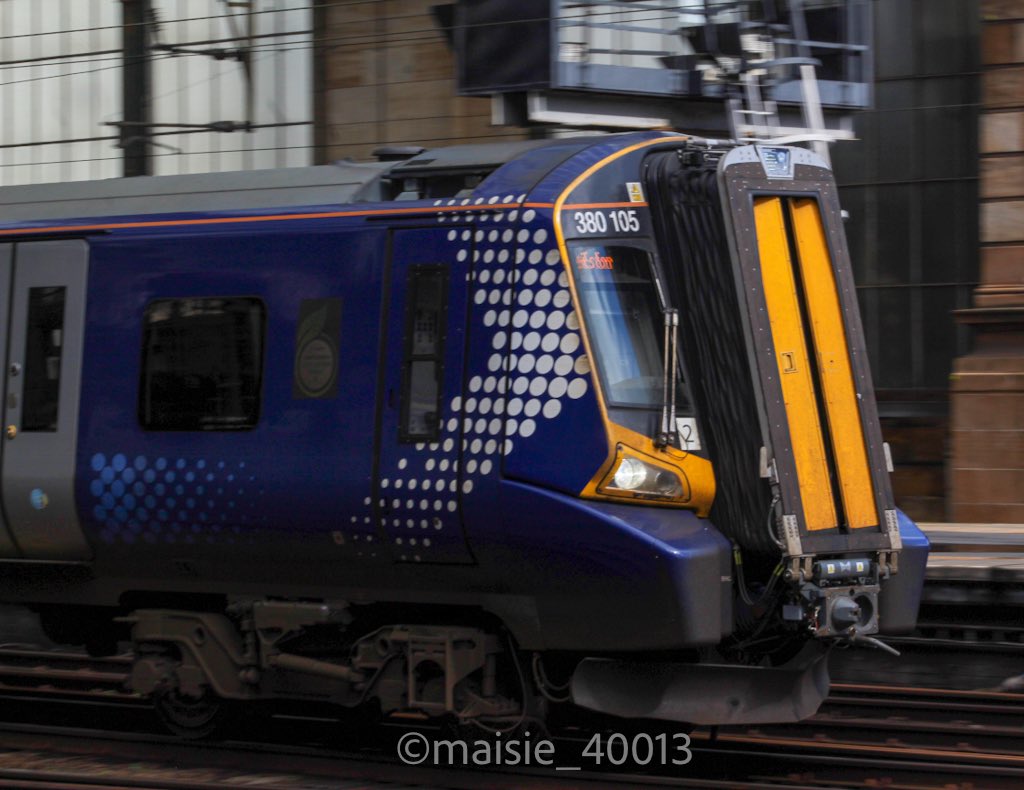 maisie_40013's tweet photo. 380105 departs Glasgow Central working 2N08 1305 Glasgow Central to Neilston
30/03/2024
#class380 #desiro #scotrail #glasgowcentral https://t.co/xVQ9762B3N