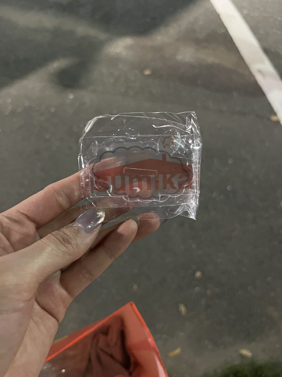 mii_3310_'s tweet photo. sumika ガチャガチャ　
譲→アクスタ
求→缶バッジ、フェルトバッジ、フェルトキーホルダー
#sumika #FRIDAYcircus https://t.co/wyeqqWQVQV