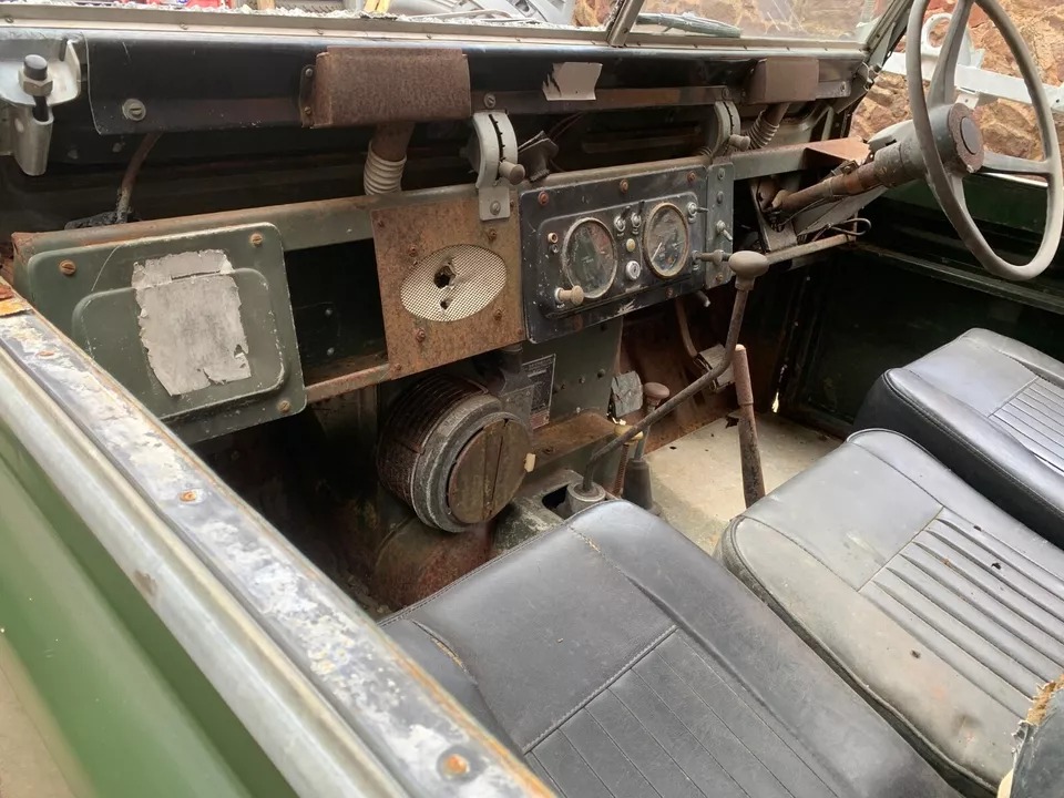 BarnFindsUK's tweet image. Ad:  1967 Land Rover Series 2a Barn Find - "only one former keeper from new, been stored for a number of years"
On eBay here --&amp;gt;&amp;gt; bit.ly/4cTNmwa

 #LandRoverSeries2a #BarnFind #ClassicCar #LandRoverLove #ClassicCarFinds #LandRoverRestoration