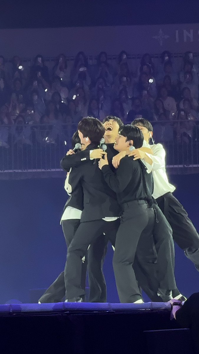 TheChanBaeker's tweet photo. I LOVE THEM SOOOO MUCH!!! https://t.co/GGPVpxWrHK