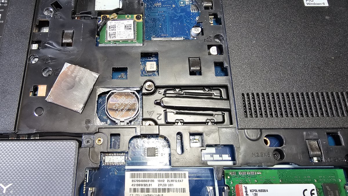 _Inforea's tweet photo. C'est quand même fou qu'il faille démonter complètement une machine pour changer une pile BIOS, qui pourrait être facilement accessible avec un petit peu moins de plastique sur le châssis...
#Reparabilite #iFixit #GreenIT https://t.co/WEiDk7XBrb