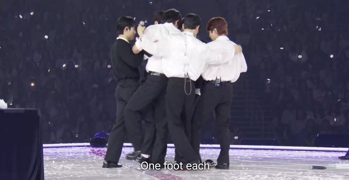 oshcuddles's tweet photo. All 6 EXO members have to step on that piece of paper but they failed 😂 CHANYEOL 😭 https://t.co/uCcNa6oLIc