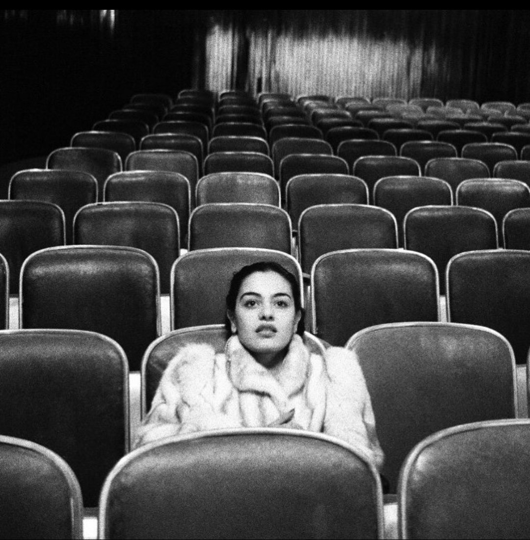wana_visualss's tweet photo. Egyptian actress Sherihan in Cairo, Egypt, 1987 🇪🇬

📷: Fouad Elkoury https://t.co/9sZZ36ibVg