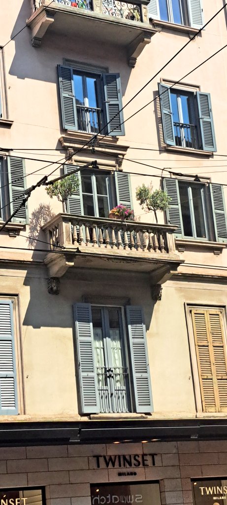 silviabar12's tweet photo. Da dove puoi sentire la vicinanza del cielo.
#balconi https://t.co/IPwDlaltPH