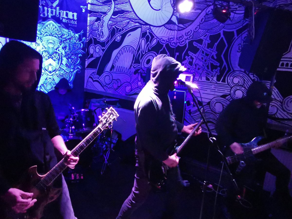 Barbie (@missbarbell) on Twitter photo So I was served a great night last night in Bristol. Servers were definitely the highlight of the night, but the other bands were all good too. Such a tiny venue, possibly the second smallest I've ever been to.
<a href="/lee_is_wilde/">Lee</a> <a href="/Serversband/">Servers</a> So I was served a great night last night in Bristol. Servers were definitely the highlight of the night, but the other bands were all good too. Such a tiny venue, possibly the second smallest I've ever been to.
<a href="/lee_is_wilde/">Lee</a> <a href="/Serversband/">Servers</a>