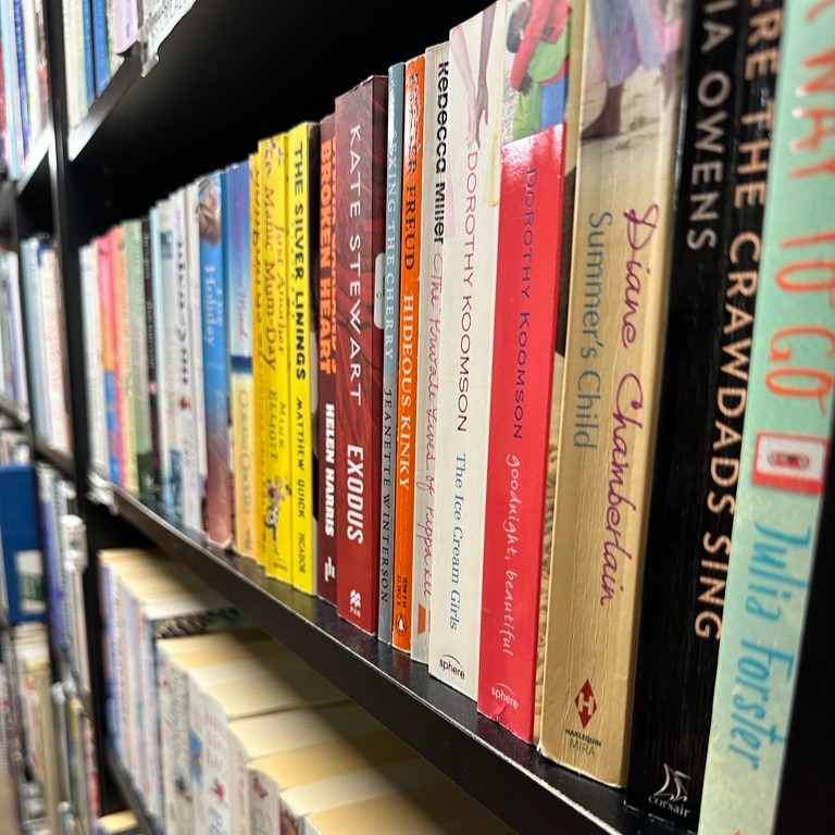 Books, books and more #books 📚 Whether you’re looking for a thriller, romance, fantasy or action book - you name it we’ve got it! Why not pop into your local Tŷ Hafan and get lost in your next favourite #read? 📖 Find your nearest shop here > bit.ly/3vk3TbF