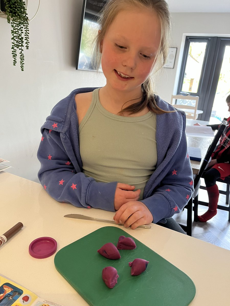 Laura Hurrell tweet media