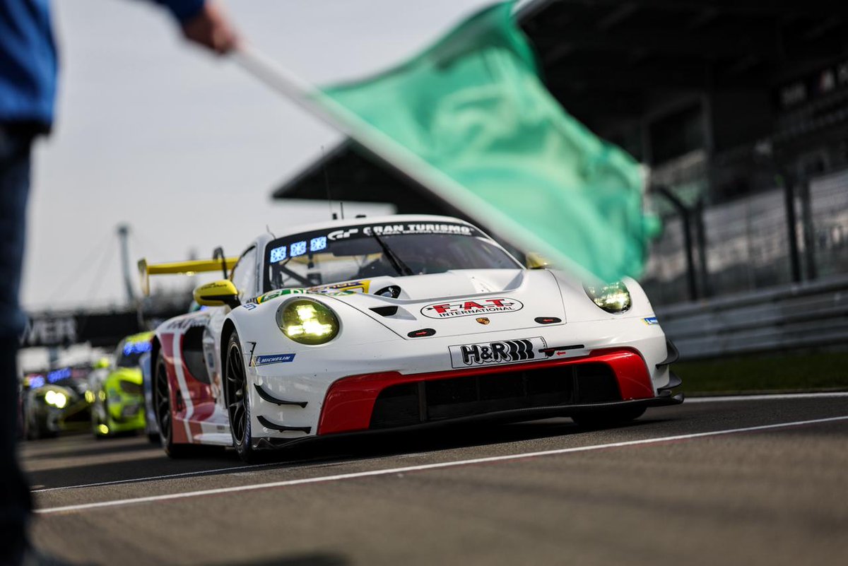 #NLS - #DennisOlsen won the start of the 2nd #Qualifier race @Nuerburgring. At the wheel of the @HerberthMotors1 #911GT3R he completed the 1st lap on P1. Directly behind: the #FalkenTyres #Porsche of #NicoMenzel (44) and #KlausBachler (33) as well as @AyhancanGuven's #Manthey…