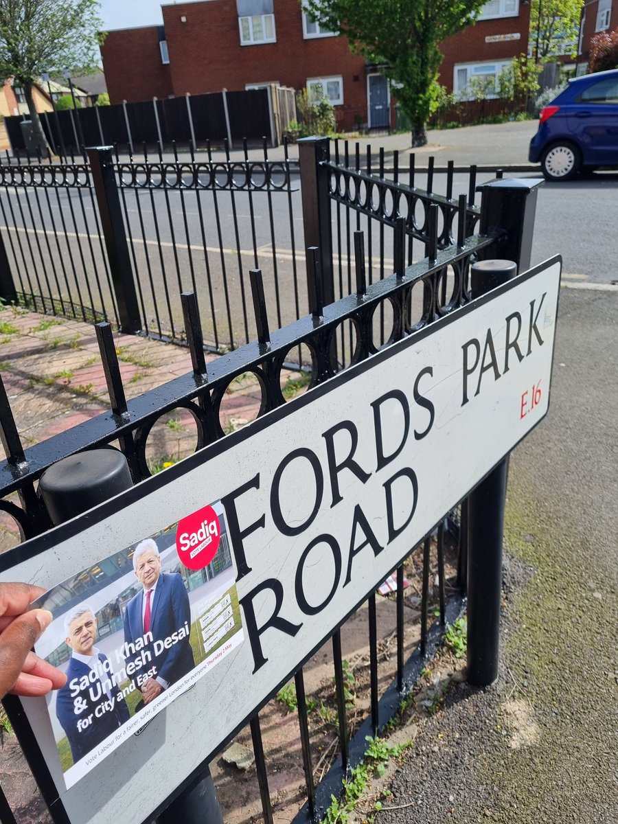 Good conversations this morning with Custom House residents. Voters were responding favorably to @UKLabour and @SadiqKhan. On May 2nd, remember to cast all three ballots for @UKLabour 🌹