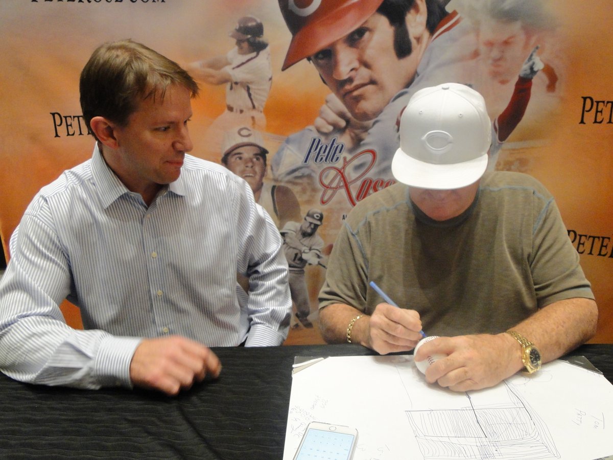 Happy birthday to Pete Rose, baseball's all-time hit leader. I enjoyed meeting him at a baseball signing. #PeteRose #BigRedMachine