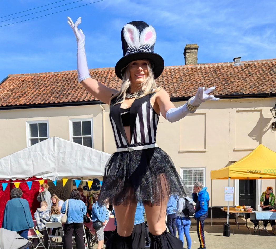 Come and enjoy sunny Sunday Funday in Halesworth town centre as part of the fantastic @ink.festival today. Continues until 4. Listen to #eastsuffolkone #local #radio online now at esstsuffolk.one, free app smartphone and smart speaker #halesworth #suffolk