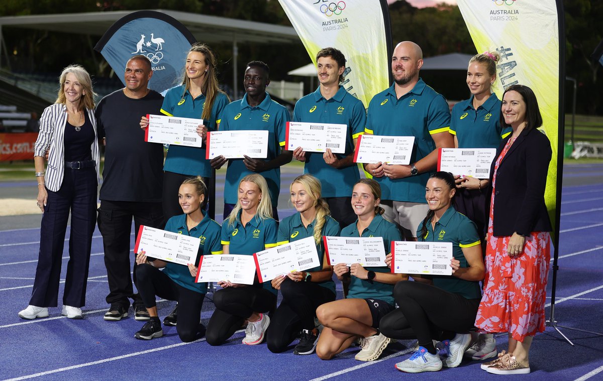 The first Aussie athletics contingent on track (and field!) for the #Paris2024 Olympics!! #AllezAUS | @athsaust | @qantas