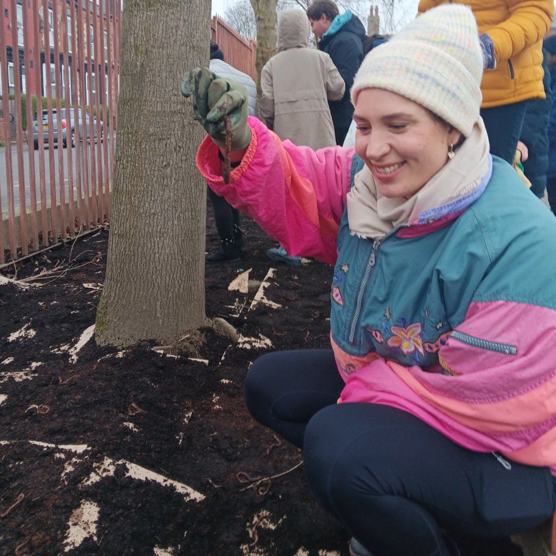 Happy #NationalGardeningDay! 🏡 🌿 🍎 Here are some throwback photos from when our amazing volunteers worked on our forest garden project at Brudenell Primary School! 🌍 Check out our other volunteering opportunities! ✨ ⬇️ bit.ly/3xEQRX0