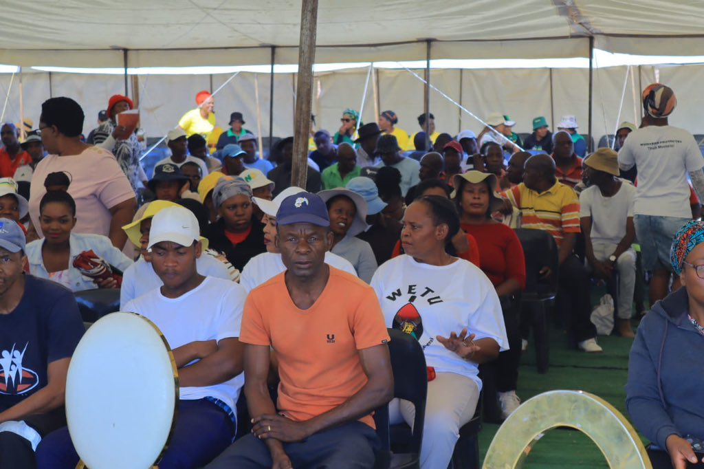 “Beke le Beke” we welcome new members. With my brother former Limpopo EFF chairperson Cde Jossey Buthane as we welcome 400 new members from the EFF at Atok, Fetakgomo Tubatse,Sekhukhune district #VoteANC29May2024
#LetsDoMoreTogether #VoteANC
