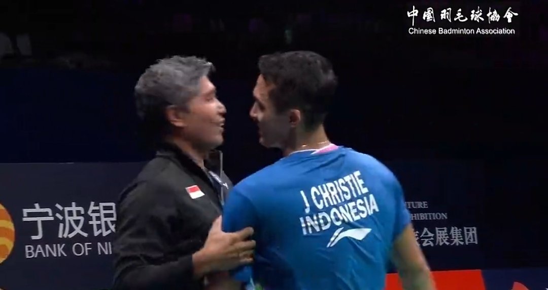 ainurohman's tweet photo. JONATAN CHRISTIE JUARA ASIA!!!! 

Untuk kali pertama dalam kariernya, Jonatan Christie akhirnya menjadi juara Asia. 

Penampilan Jonatan di final sangat luar biasa. Dominan, agresif, pintar, punya defense solid, tenang, dan mampu menemukan solusi cerdik saat lawan mulai mengejar.

Setelah juara All England, hari ini juara Asia. Sebuah hasil yang sungguh dahsyat, menjadi bukti bahwa Jonatan mampu konsisten utk mendapatkan hasil2 besar di kejuaraan bergengsi. 

Selamat! 

#BadmintonAsiaChampionships2024