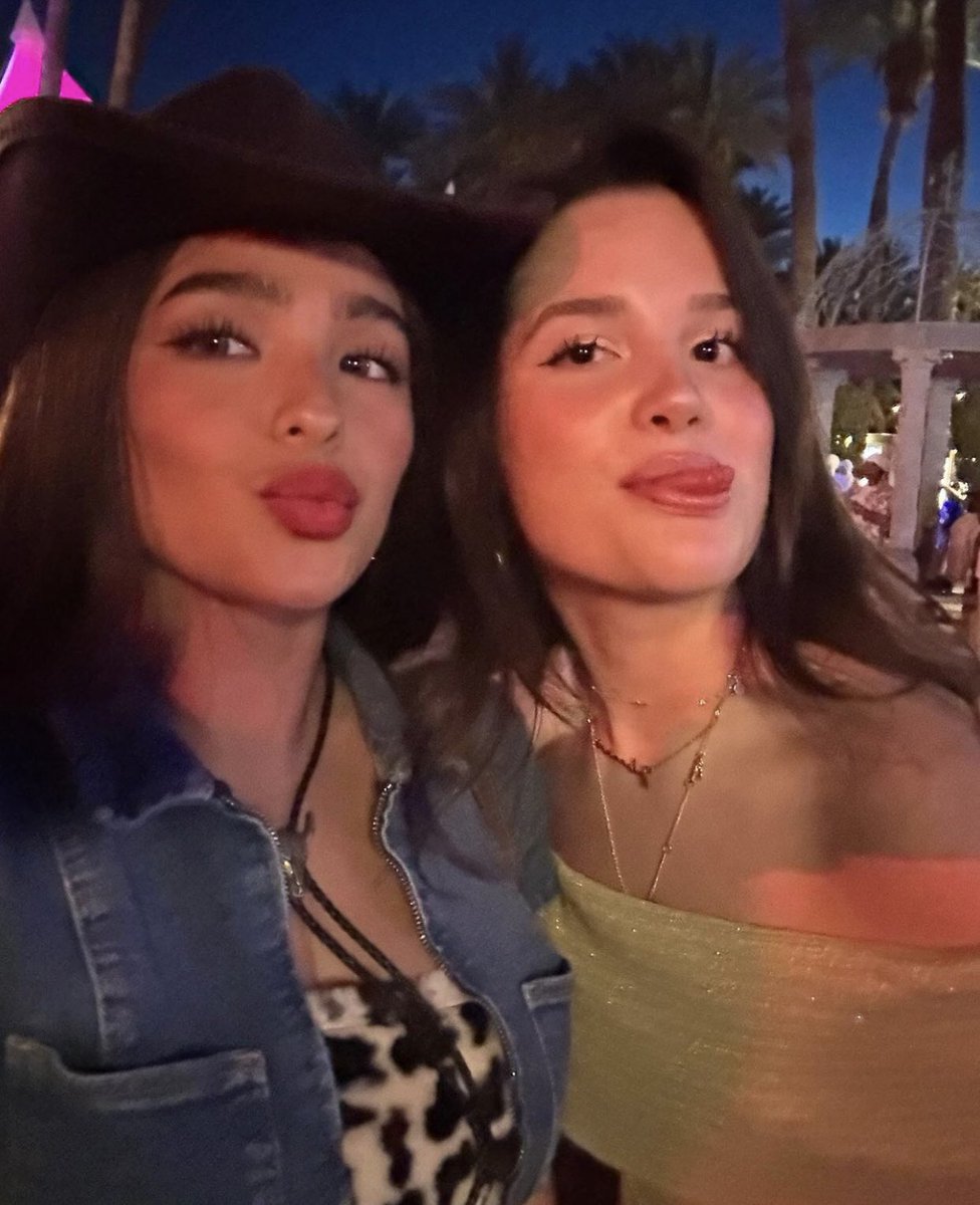 kylejohnxx's tweet photo. Omg!! Blythe with Jules!! 

KYLE AT KARABASA FESTIVAL https://t.co/uR7iKLoNFX