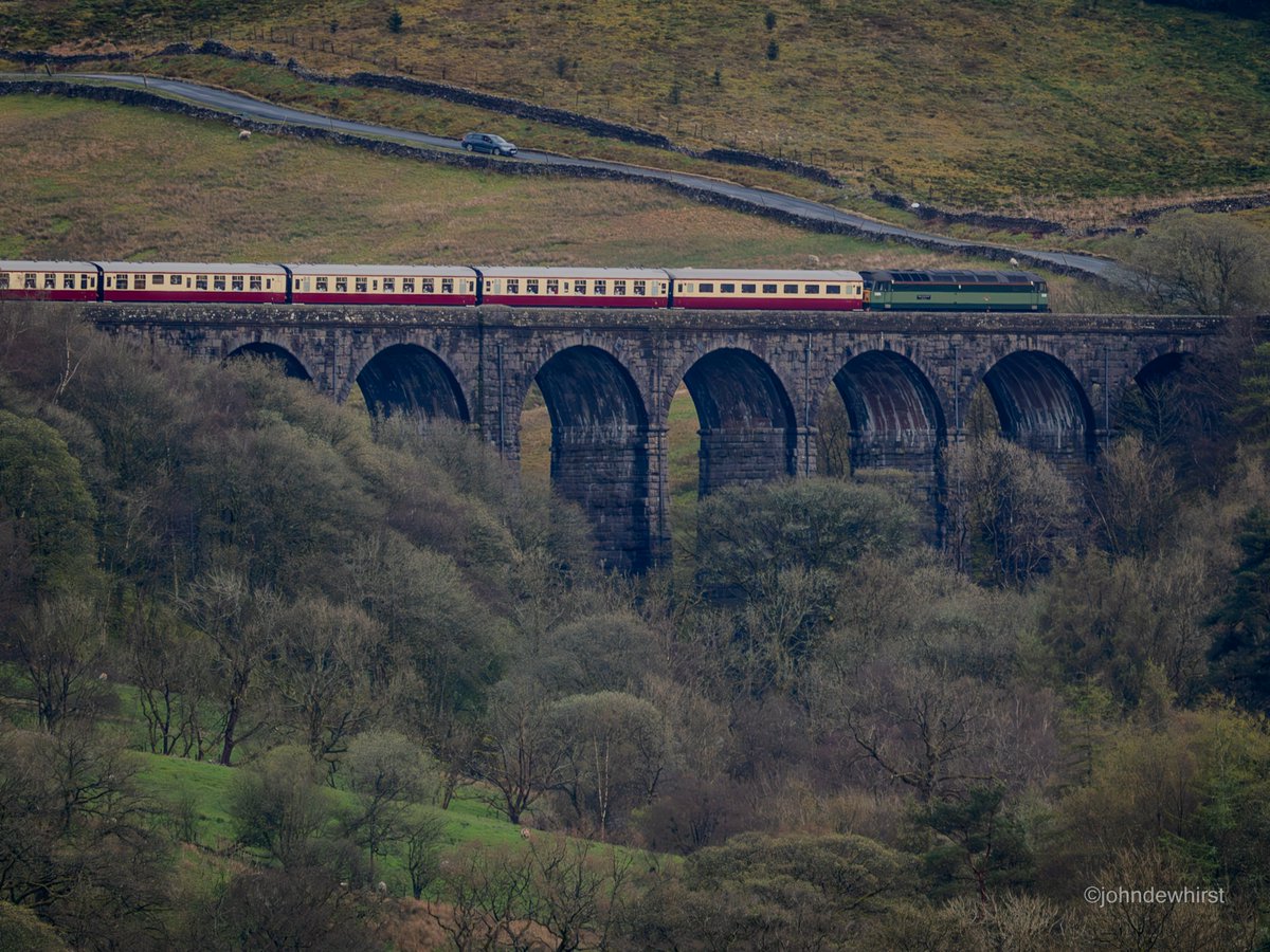 The Lakelander charter train heading south last Saturday on the Settle & Carlisle railway over Dent Head Viaduct, #YorkshireDales. @LocoServicesGrp
