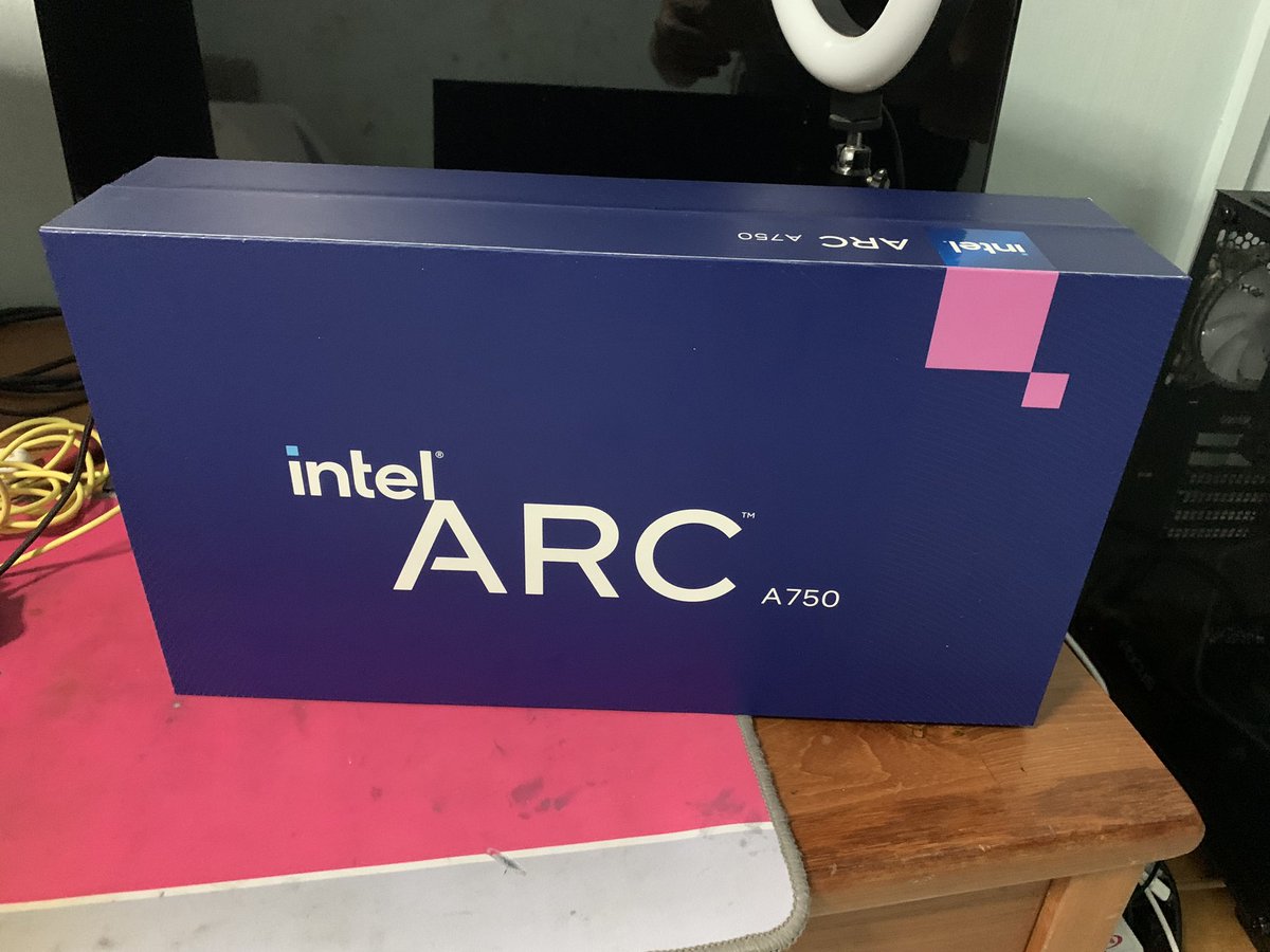 olipcguru's tweet photo. Upgrade my rig GPU round 2 https://t.co/06lnJRHYAV