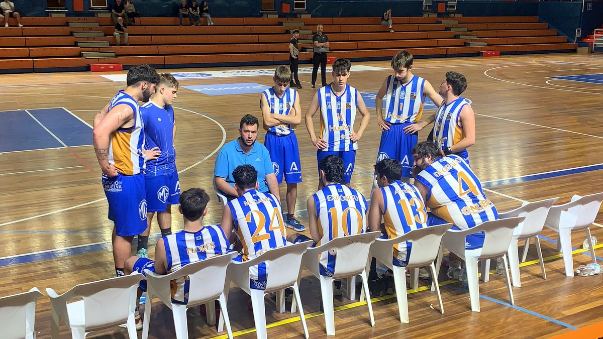 HuelvaComercioL's tweet photo. 🏀 El Cadete femenino sigue con un gran trabajo gracias a un gran grupo que representa los valores del Club. Nuevo partido frente a Aljaraque en el que no hemos podido llevarnos la victoria. Sí ha ha ganado el Senior masculino que entrena Nino Gemio en su partido frente a Mazagón https://t.co/XAplRhSUDe