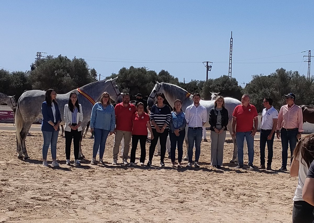salomecr's tweet photo. Hoy en representación del Ayuntamiento de #EsCastell en la entrega de Trofeos del concurso morfofuncional Caballo Pura Raza Española #EsPre #Menorca. Club hípic Ciutadella.
Gran trabajo de organizacion y enhorabuena a los participantes y campeones. https://t.co/pgr9Hpa0rm