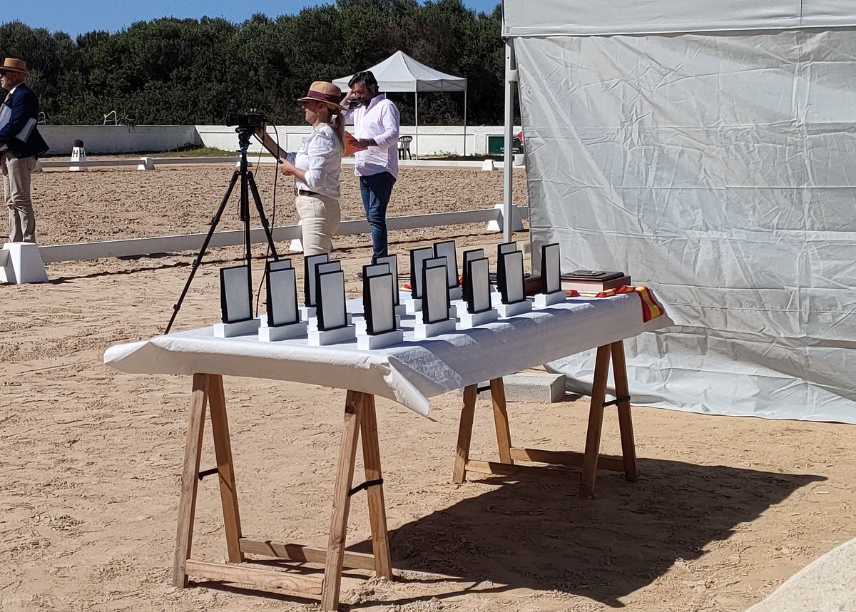 salomecr's tweet photo. Hoy en representación del Ayuntamiento de #EsCastell en la entrega de Trofeos del concurso morfofuncional Caballo Pura Raza Española #EsPre #Menorca. Club hípic Ciutadella.
Gran trabajo de organizacion y enhorabuena a los participantes y campeones. https://t.co/pgr9Hpa0rm