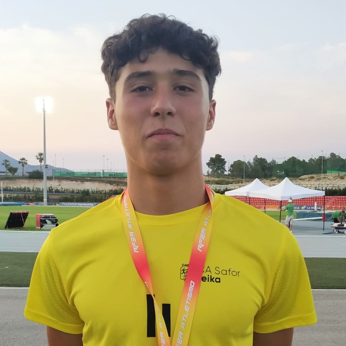 🎯 XAVI CABANILLES 🎯 Cada vez que corre, arde la pista 🔥 El triatleta Xavi Cabanilles, en un control en Valencia, ha corrido este finde un 3.000 en 8:17.70 💥 PB Mejor marca autonómica sub18 Séptimo mejor español sub18 all-time