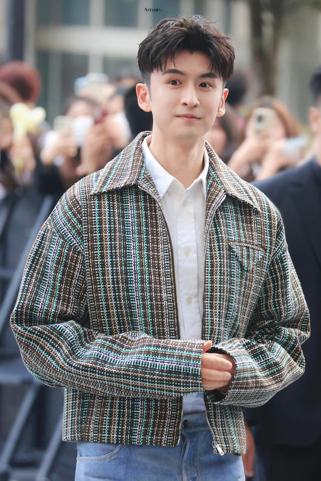 Hôm nay anh chú siêu cấp đẹp trai =))))
Đăng trước vài ảnh vừa ra lò bên weibo.