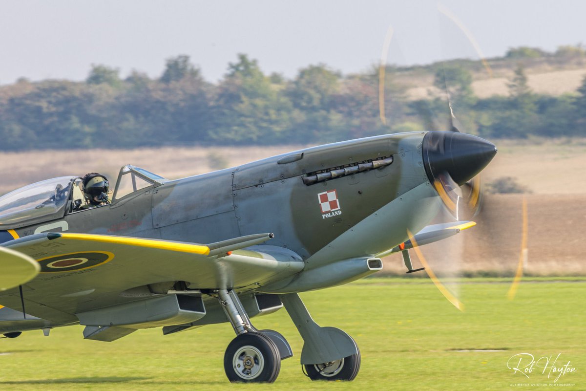 ‘Spitfire Weekend’

Then-OC BBMF Mark Discombe taxying the Battle of Britain Memorial Flight (Official) Supermarine Spitfire Mk. XVIe TE311 on sunny October day at the Imperial War Museum Duxford Flying Finale: Best of 2021…⁦@BBMF_Sugden⁩ ⁦@FlightPolish⁩ #RJMitchell