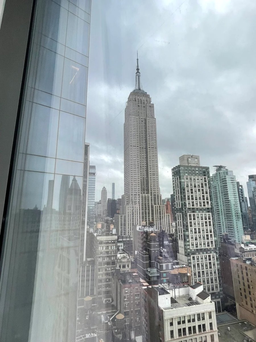 Richcscarrell's tweet image. Today&apos;s rain and fog have dissipated. It feels amazing to see it when I get up.
Autumn in New York is so cold
#EmpireBusiness