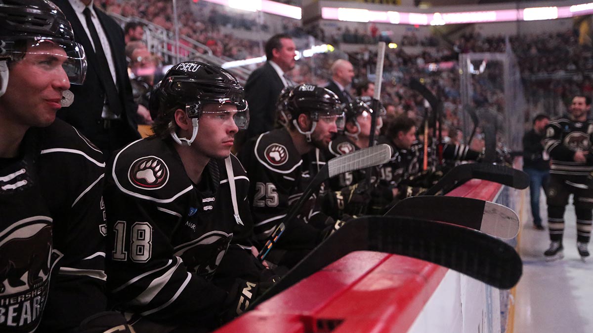 In his Sunday notebook for TheAHL.com, @pwilliamsAHL goes around the divisions with updates on @TheHersheyBears @BellevilleSens @ManitobaMoose and @Firebirds.

📝: theahl.com/sunday-noteboo…