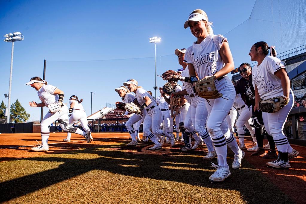 𝗜𝗰𝗲𝗱 𝗢𝘂𝘁 𝗳𝗼𝗿 𝘁𝗵𝗲 𝗥𝘂𝗯𝗯𝗲𝗿 𝗠𝗮𝘁𝗰𝗵 🧊 📸: @HailStateSB #HailState🐶🥎