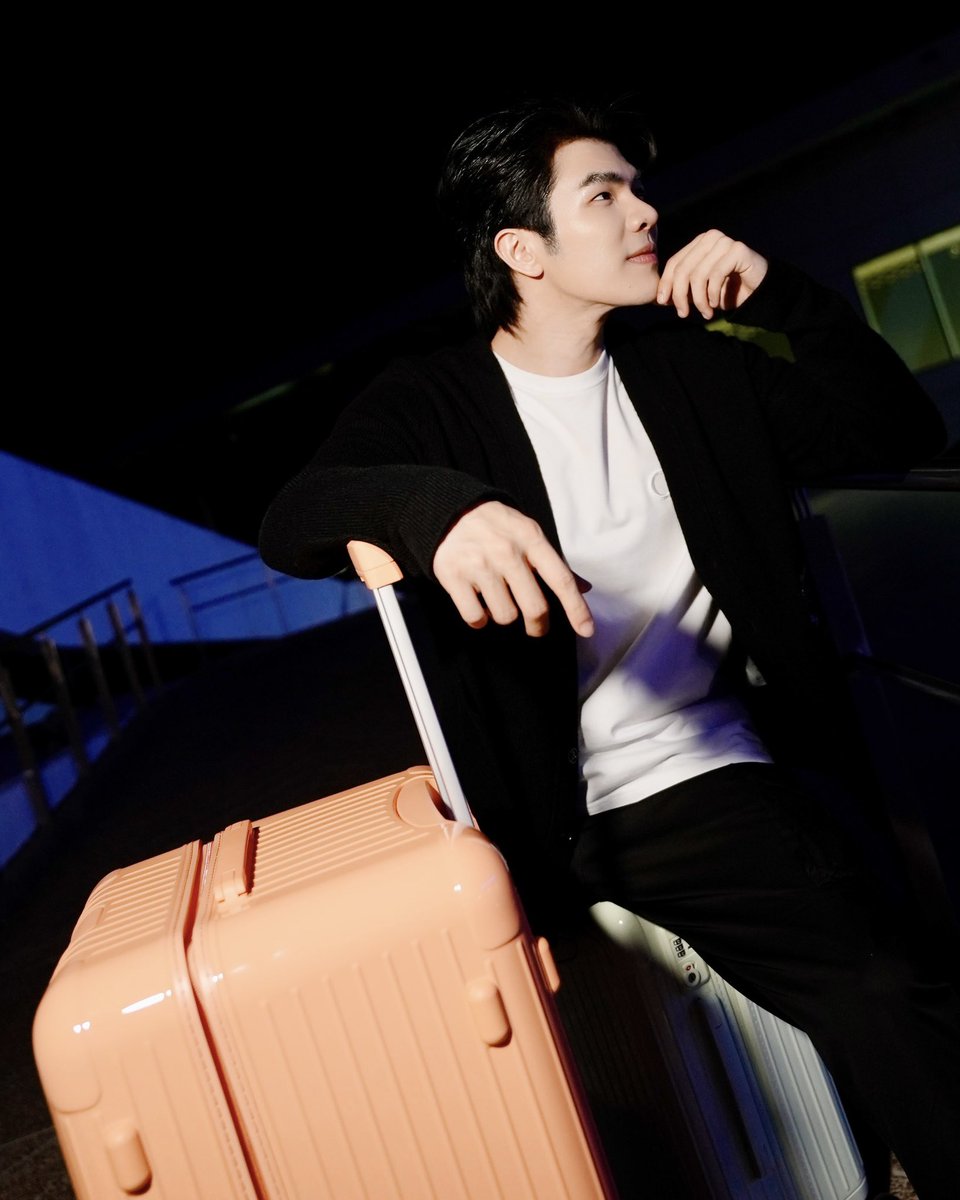 ,,, Let’s go to Seoul for “Rimowa’s Mint &amp; Papaya Collection Reveal” 💚🇰🇷 ,,,

.
.
#MileFlywithRIMOWAtoSeoul