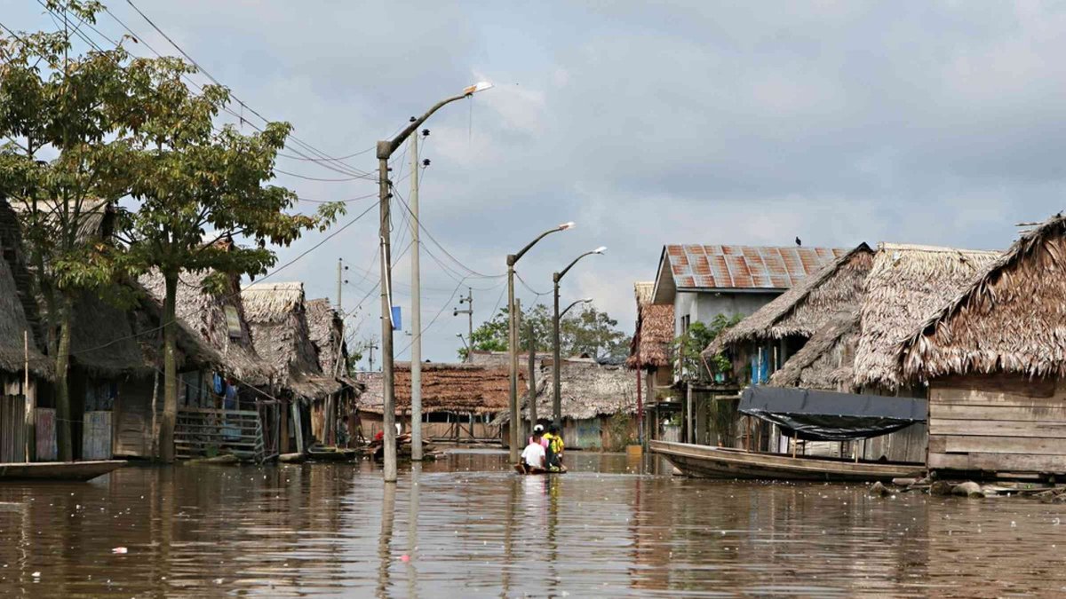 Invertir en reducción de riesgo de desastres #RRD no solo es una medida preventiva; es crítico para abordar la crisis climática y fomentar un desarrollo sostenible. Sin embargo, la inversión en #RRD es menos del 1% de la ayuda oficial al desarrollo. 👉 shorturl.at/cmKLO