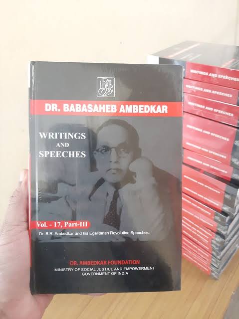 डॉ. अंबेडकर की जयंती पर आइये जानते हैं कि इस्लाम पर उनके 10 विस्फोटक विचार : 1. मुसलमान देशभक्त नहीं होते हैं 2. 100% मुसलमानों को पाकिस्तान भेज देना चाहिए 3. इस देश मे मुसलमान रहेंगे तो कभी सांप्रदायिक शांति स्थपित नहीं हो सकती 4. मुसलमान भारत के खिलाफ झेहाD छेड़ सकते हैं…