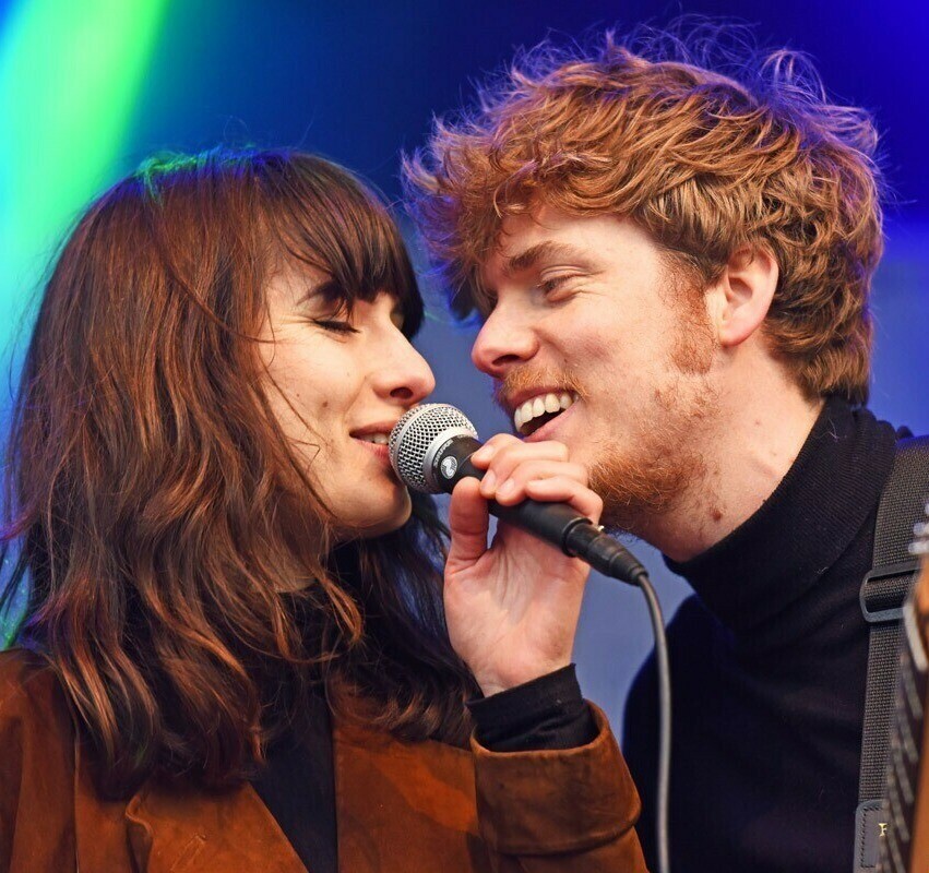 franceinter's tweet image. En avant pour #LeGrandDimancheSoir avec @Charlineaparis et toute la bande ! @AbdAlMalikMusic nous parle de "9.3 BB", série de @WallenTeam disponible dès le 19 avril sur @FranceTV @francetvslash. Et en live, on écoute @bluedonnablue. 

C'est maintenant ➡️ l.franceinter.fr/UC3