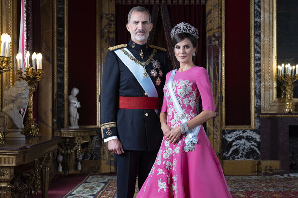 FonsiLoaiza's tweet image. Hoy, 14 de abril, día de la República, conviene recordar que los Borbones son unos ladrones, y que Felipe VI y Letizia nos mintieron en el 11-M y dijeron que no harían luna de miel por respeto a las víctimas. Acabaron escapándose de viaje por todo el mundo en resorts de lujo e…