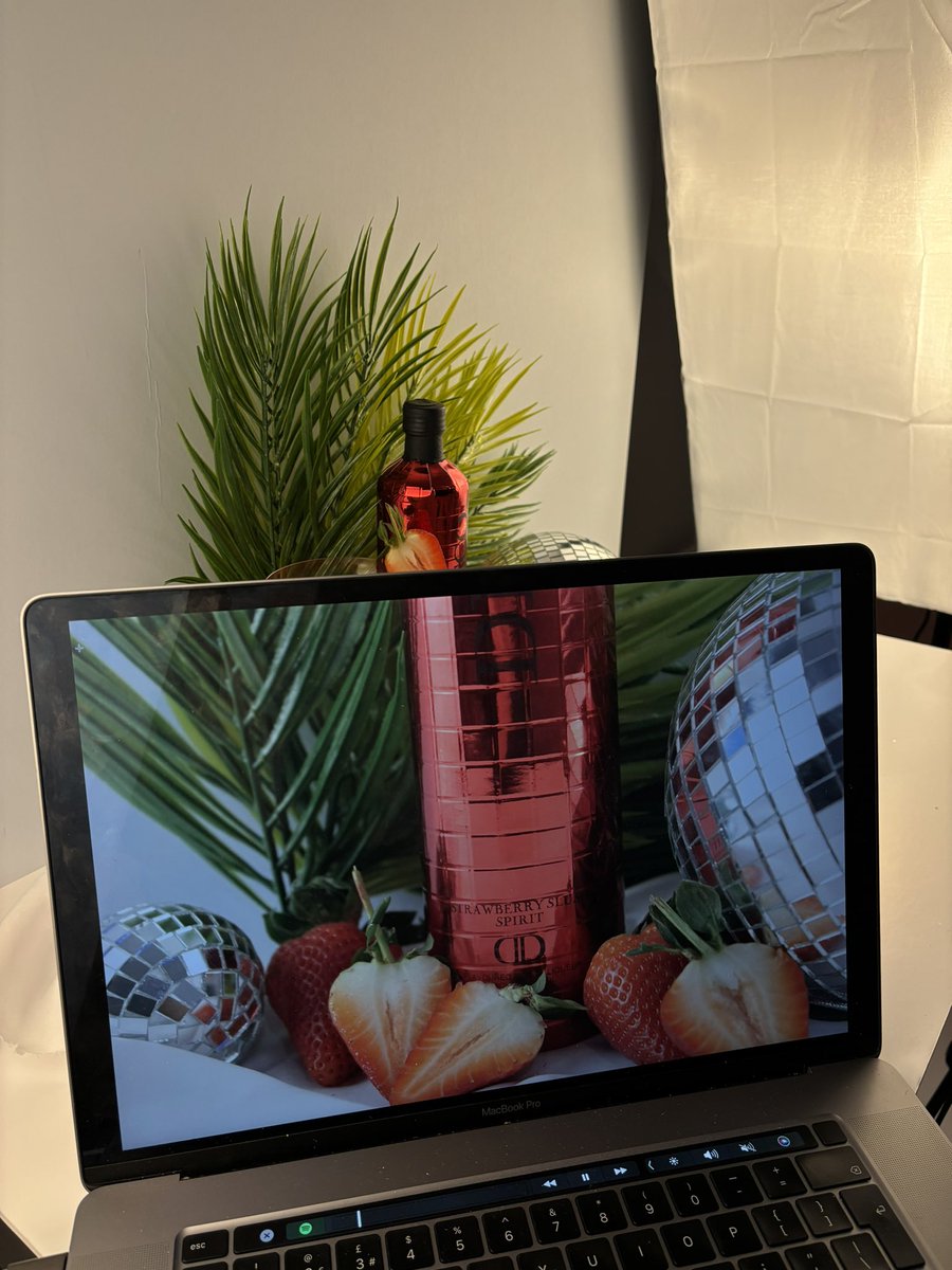 DeviseDrinks's tweet photo. Behind the scenes of our creations that you can get your hands on!☁️🌟🤍
Orchestrating an experience in which transcends the ordinary for you🤌🏼🍸
https://t.co/vdgeQTVlg1 
#devisedrinks #devise #cocktails #behindthescene https://t.co/Kj2qeoViG1