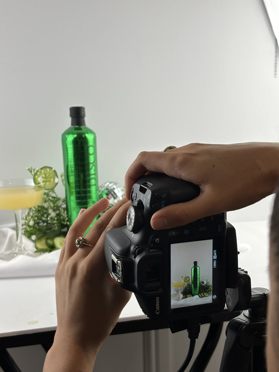 DeviseDrinks's tweet photo. Behind the scenes of our creations that you can get your hands on!☁️🌟🤍
Orchestrating an experience in which transcends the ordinary for you🤌🏼🍸
https://t.co/vdgeQTVlg1 
#devisedrinks #devise #cocktails #behindthescene https://t.co/Kj2qeoViG1