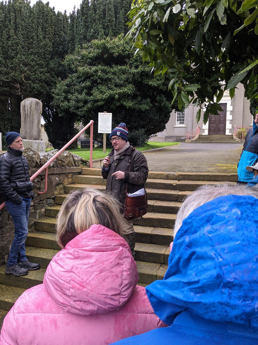 1/ Great day out at #BelvoirPark Forest walking/hike tour. From lofty heights of now demolished big house at Belvoir (now carpark) to the graves of Norman Knights, United Irishmen at the old & new graves around an Bhréadach. 
#HistoryOnYourDoorstep.
#SouthBelfast #AnGallbhaile