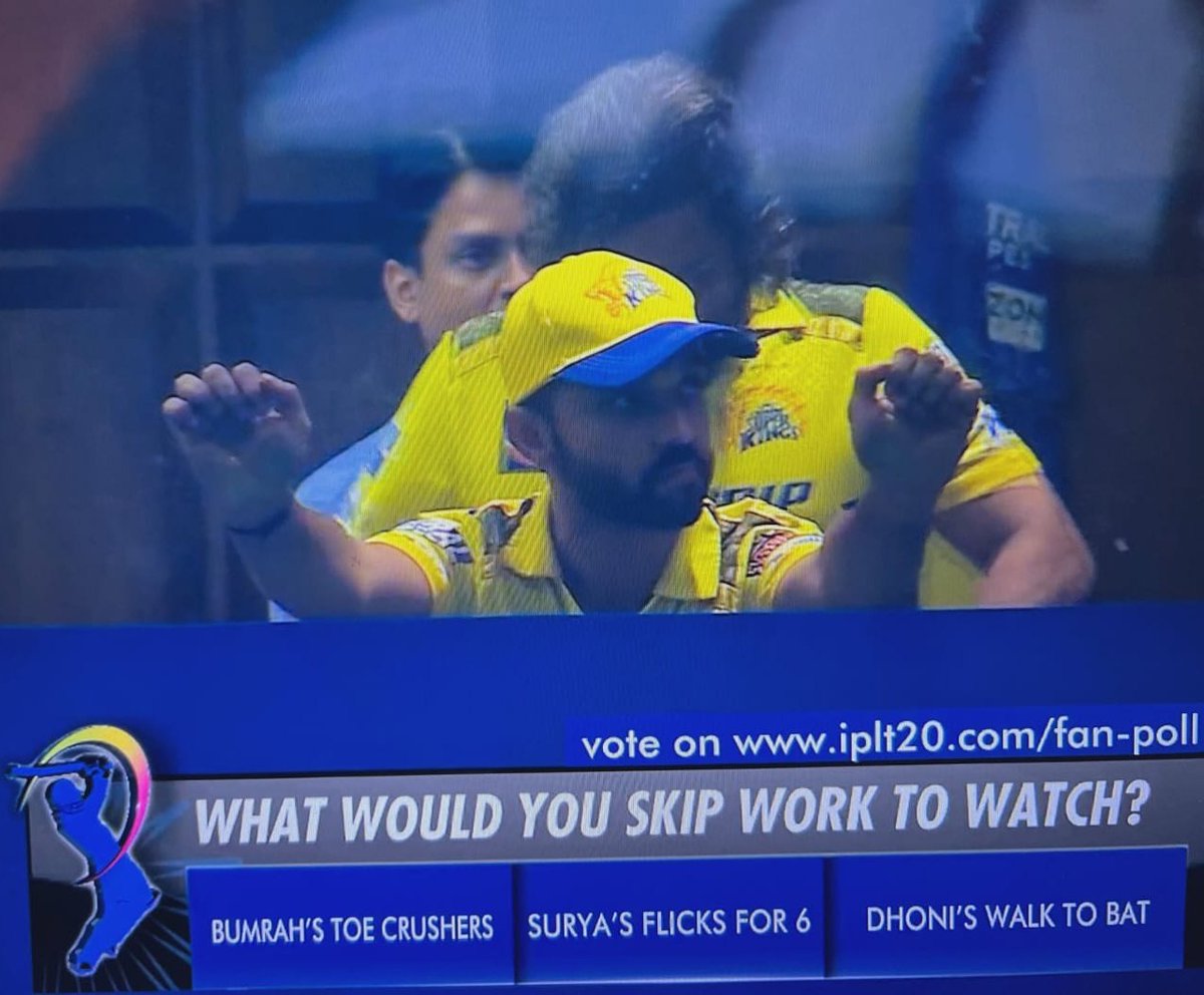 Mahi maar raha hai moments from today's match