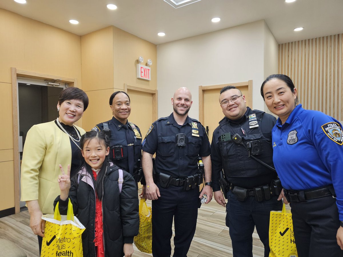 NYPDCommAffairs's tweet photo. Uniting for youth empowerment! 🌟 Immigrant Outreach Unit &amp; @nypd72pct joined forces with ACC for the Youth T-shirt Design Award. Inspiring our youth to prioritize education, community involvement &amp; discussing future programs for the betterment of our community. https://t.co/SMTaZUySDD