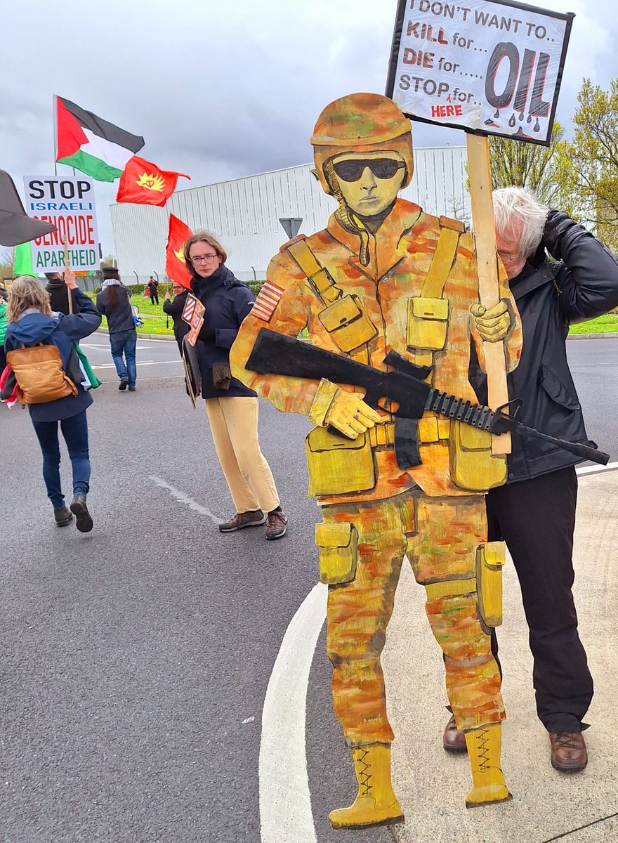 Activists from the Communist Party of Ireland took part in today action at Shannon Airport to highlight the continued use of airport by the USA/NATO war machine. A great turnout by activists from across the country from Derry to Kerry.